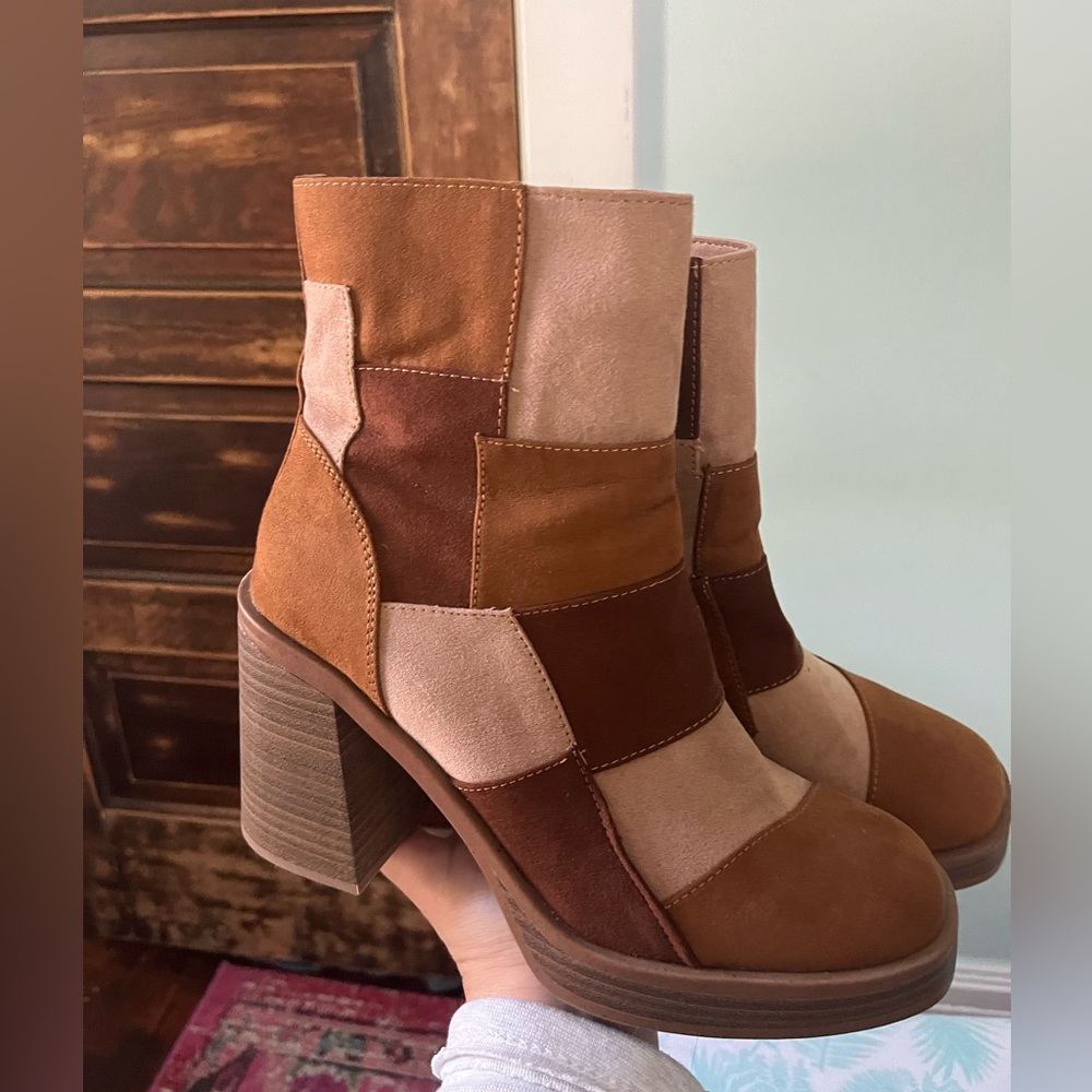VGUC sold out universal thread chunky brown boots